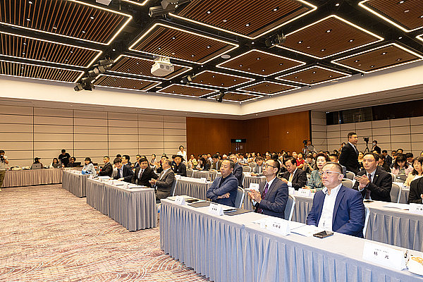 市场震荡中的投资智慧：背离信号暗藏玄机